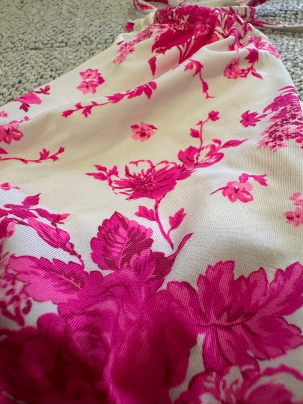 Frankie’s Bikinis White and Pink Floral Bikini Top Never Worn Women’s Size Small